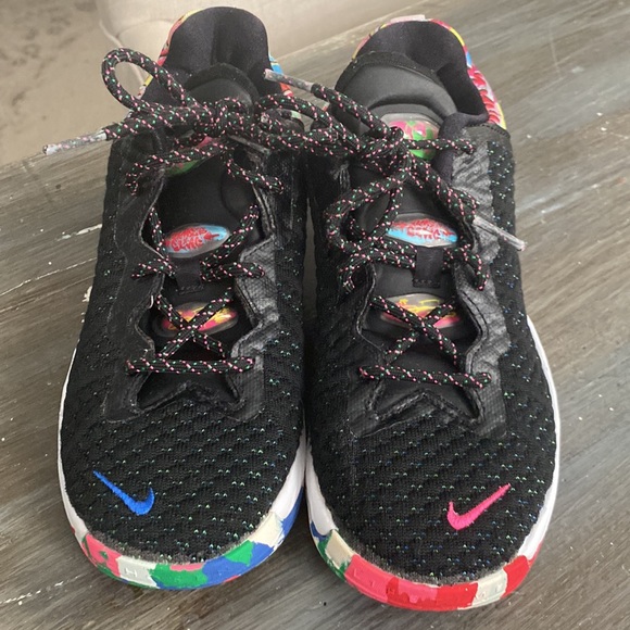 Boys Nike sneakers - Picture 2 of 9